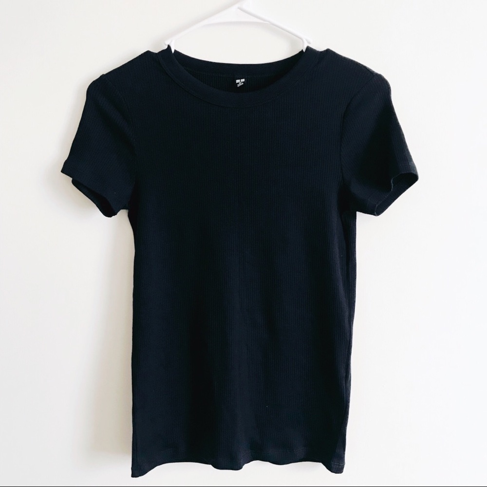 Uniqlo basic ribbed tee